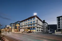 Jinma Lakeside Hotel