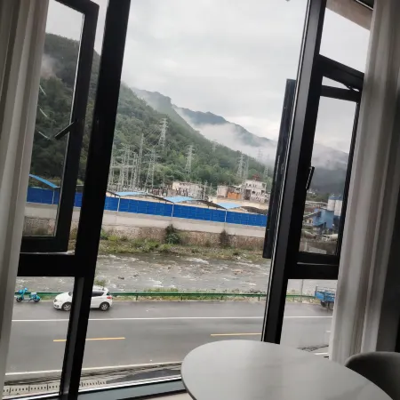 Shanqianyuexia Homestay