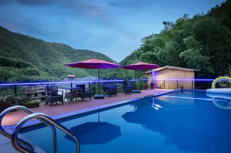 Xuxia Hot Spring Resort Meisu (Moganshan International Tourism Resort) Отели рядом с достопримечательностью «Yu Village Cultural Market»