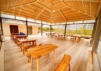 Dunhuang Mengzhitu Hotel (Mingsha Mountain and Crescent Moon Spring Scenic Area)