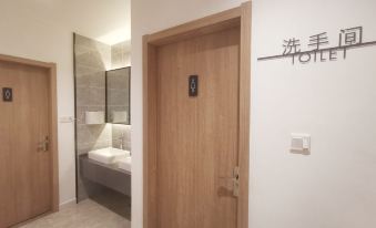 HanTing Premium Hotel (Weinan North Station Letian Avenue)