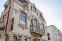 波爾圖多莫斯飯店 Colégio do Barão de Nova Sintra Building附近的飯店