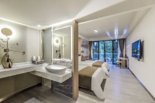 senye Resort Hotel Hotels near Chongqing Xiannvshan Airport