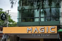 Magic House Hostel  호텔