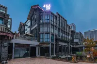 Daniya Boutique B&B (Leshan High Speed Railway Station) ​ فنادق في له شان