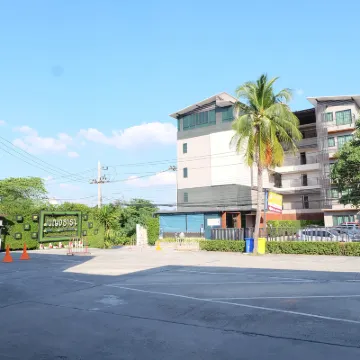 Benjatara Boutique Place Resort Hotels near King's Narai Palace