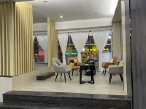 Junyi Hotel (Lufeng Bus Terminal)