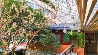Flower Xianglishe (Dujiangyan Scenic Area Guanxian Ancient City Branch) Hotels in 