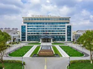 훙저 레이크 인터내셔널 호텔