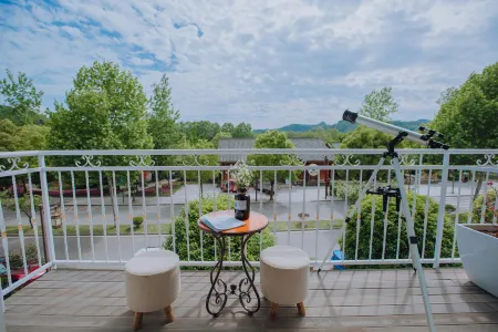 Jinyun Photography Theme Inn (Xiandu Scenic Area Branch) Отели рядом с достопримечательностью «Zhutan Mountain»