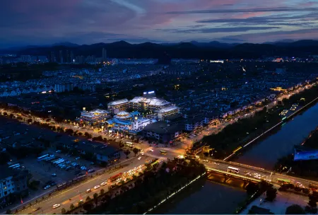 JP Hyllis Hotel Отели рядом с достопримечательностью «Ancient Town of Yi People»