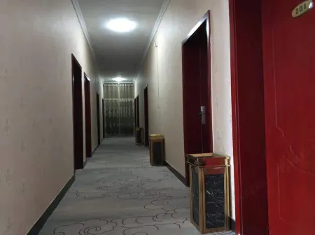 Xinzheng Tianrui Hotel Отели рядом с достопримечательностью «Hezhuangzhen Passenger Transport Terminal»