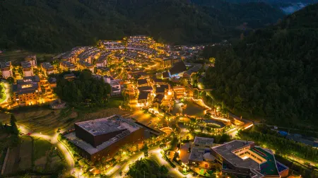 Yunhe Banshan Hot Spring Resort Hotel (Tengchong Mayugu Hot Spring Town) Отели рядом с достопримечательностью «Mayu Valley Hot Spring Town»