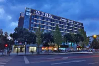 Orange Hotel (Chengdu Huanhuaxi) Hotels in A red building/Pleasure City business district