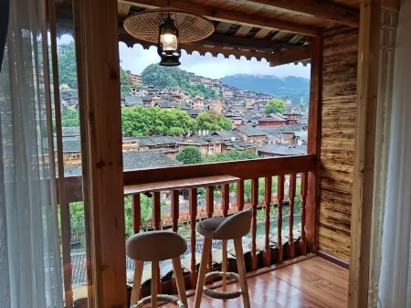 Qianxun Mountain Su, Qianhu Miao Village, Xijiang Отели рядом с достопримечательностью «No.6 Fengyu Bridge»