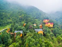 E-long Rayyon Hotel (Meizhou Fengshun Jiabaihui Hot Spring) - غرفة مطلة على الجبل
