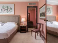 Doria Grand Hotel Hotels near Caiazzo Station