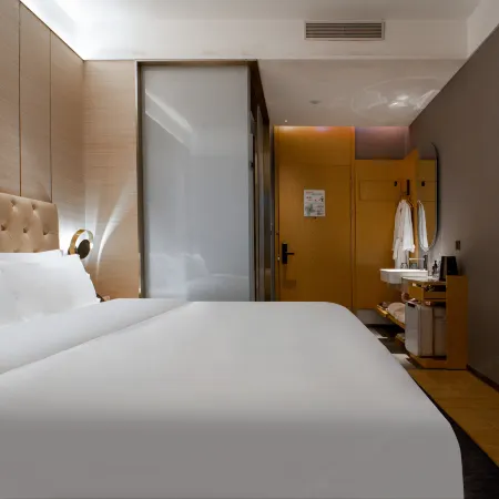 Garden Hotel by LuxCabins (Shenzhen Futian Convention and Exhibition Center Gangxia Subway Station) Отели рядом с достопримечательностью «Торговый центр COCO Park»