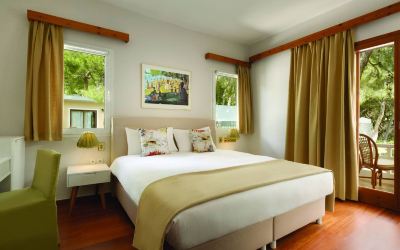 Executive Double Room with Garden View Wyndham Loutraki Poseidon Resort Photo