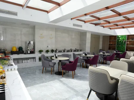 Lavande Hotel (Zhangjiakou Zhengfu) Отели рядом с достопримечательностью «Wuhan University of Technology Network Education Zhangjiakou Branch Campus»