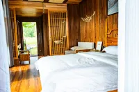 Yili Black Bee Manor Eco Hotel