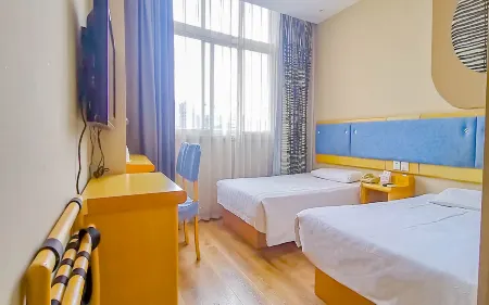 Home Inn Huayi Hotel (Xichang Aerospace Avenue Moon Lake Wetland Park Branch) Отели рядом с достопримечательностью «Sichuan Applied Technical College»