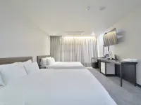 Platinum Hotel Hotel in zona Mercato del Pesce di Shindonga