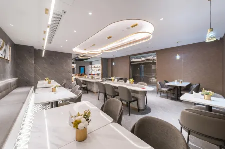 Homeinn Plus Hotel (Xiamen Jimei University) Отели рядом с достопримечательностью «Huaqiao University»