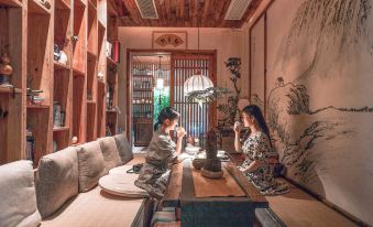 Floral Hotel·HuangshanStreetEndingPinBed&Homestay (LiYangLaoStreet·TunxiOldStreetEstreetStore)