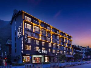 Miao Hotel (Yangshuo West Street Lijiang Branch)