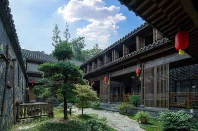 Floral Hotel·Pan'an Jiujian Tian Hotel (Zhezhong Grand Canyon Underwater Hole Scenic Area Store)