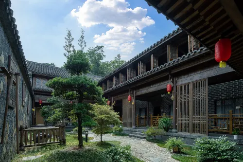 Floral Hotel·Pan'an Jiujian Tian Hotel (Zhezhong Grand Canyon Underwater Hole Scenic Area Store)