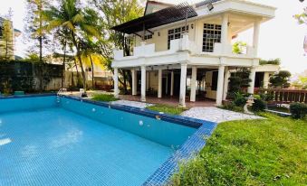 Seremban Resort Villa 163 by Vale Pine