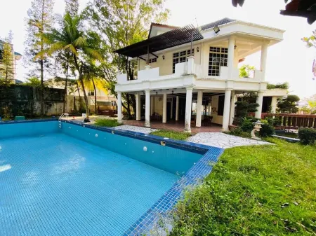 Seremban Resort Villa 163 by Vale Pine