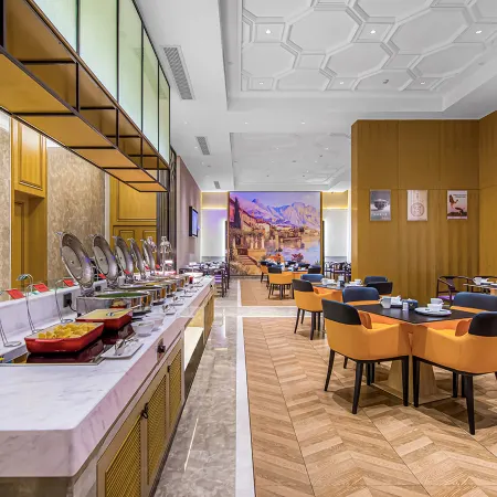 Vienna International Hotel (Zhaotong Wuyue Plaza) Отели в г. Чжаотун