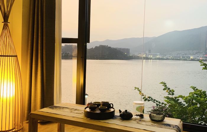 Yuehu Lakeview Guesthouse