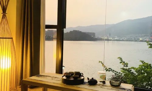 Yuehu Lakeview Guesthouse