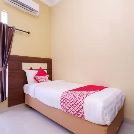 Shabrina Homestay Syariah Terminal Tirtonadi Solo RedPartner