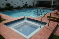 Hotel Euroasia By Bluebookers - Hot Tub