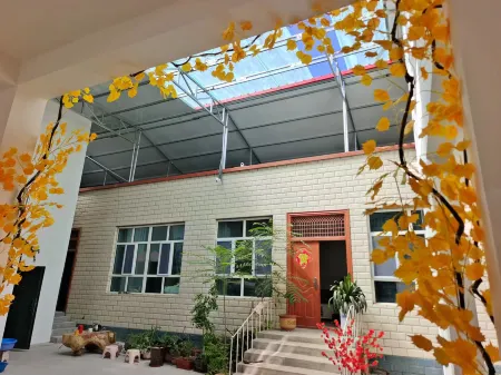 Shidi Fengshe Homestay (Gongliu County Wetland Park) Отели в г. Гунлюй