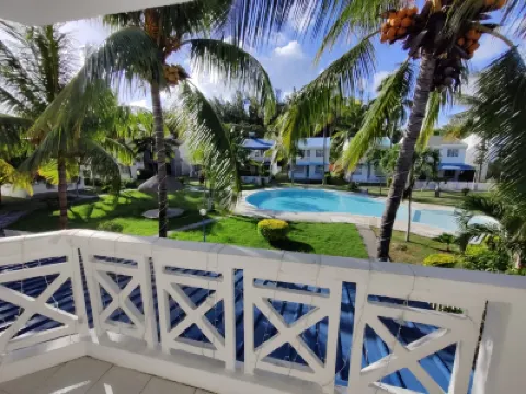 Peaceful Villa next to Mont Choisy Beach Hotels in 