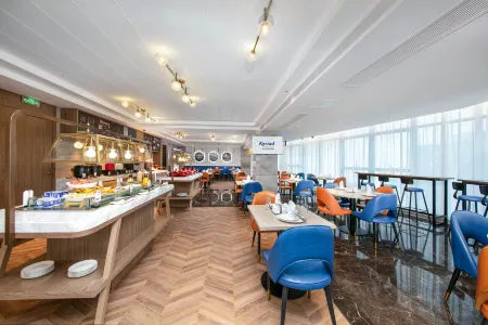 Kyriad Hotel (Luzhou High-speed Railway Station Southwest Medical University) Отели рядом с достопримечательностью «Zhangba Guiyuan Forest»