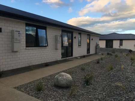 Jero Apartment Отели рядом с достопримечательностью «Mackenzie Sheep Dog Statue»