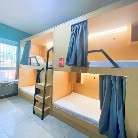 MOINYBABY GIRLS YOUTH HOSTEL