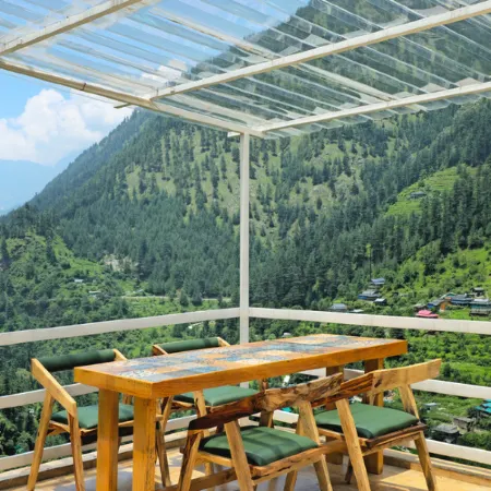 Young Monk Hostel & Cafe Jibhi