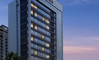 Tongxiang Jinyue Maison New Century Hotel
