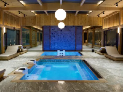 Qinghe Ruijin Private Soup Hot Spring Hotel (Li County Bipenggou Scenic Area Store) Hotels in Li County