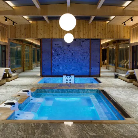 Qinghe Ruijin Private Soup Hot Spring Hotel (Li County Bipenggou Scenic Area Store)