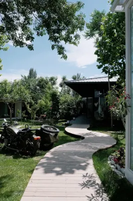 Huocheng Yezhiruoting Homestay