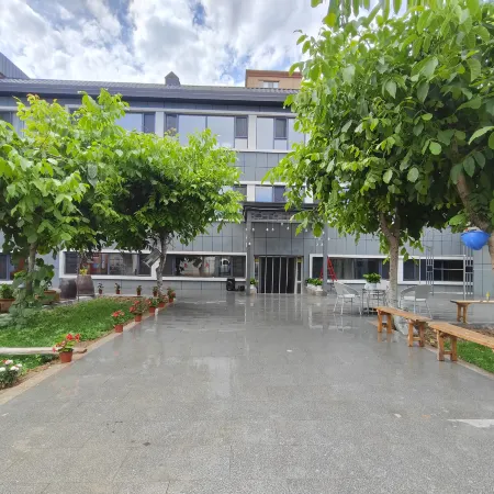 Minliu Homestay (Yining Airport Yining Railway Station)